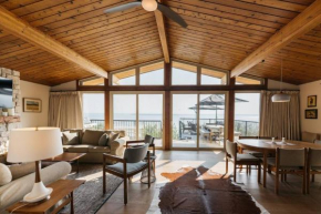 Newly reno Classic Lake Front Cottage with Dock